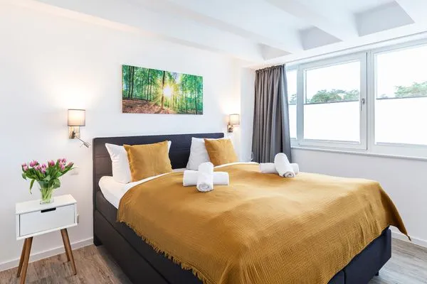 Schlafzimmer 2: Doppelbett (180 x 200), Kleiderschrank, TV, Verdunklungsgardinen  FeWo Sternenblick Dachterrasse in PRORA - 4.54