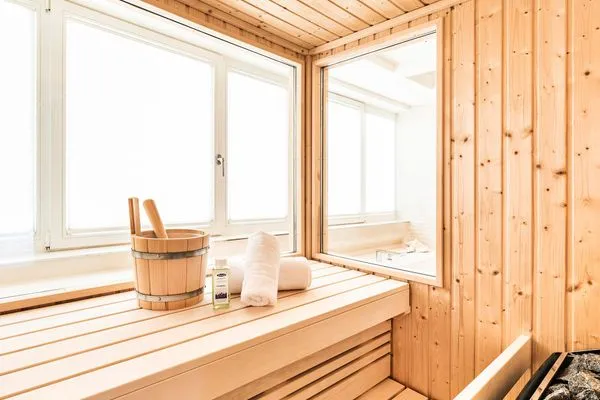 Badezimmer 2: Sauna, Jacuzzi, Regendusche, Handtuchheizung, Haartrockner  FeWo Stella Maris Dachterrasse in PRORA - 8.53