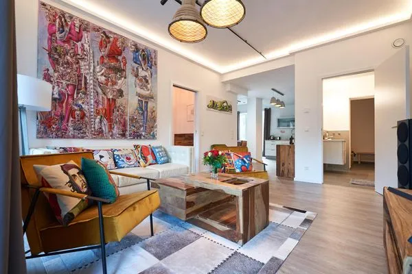 Wohn- /Essbereich: Sofa, Sitzbereich, Essbereich, TV  FeWo Seemannsgarn in PRORA - 7.04