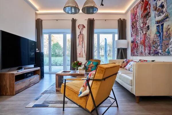 Wohn- /Essbereich: Sofa, Sitzbereich, Essbereich, TV  FeWo Seemannsgarn in PRORA - 7.04