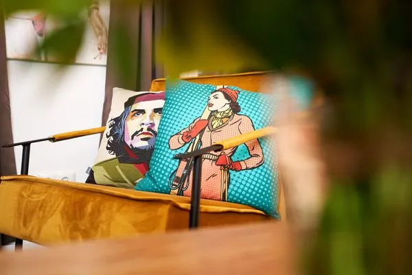 Wohn- /Essbereich: Sofa, Sitzbereich, Essbereich, TV  FeWo Seemannsgarn in PRORA - 7.04