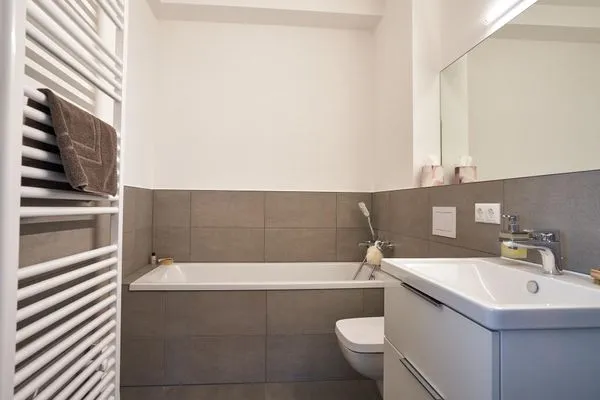 Badezimmer 2: Badewanne, WC  FeWo Seemannsgarn in PRORA - 7.04