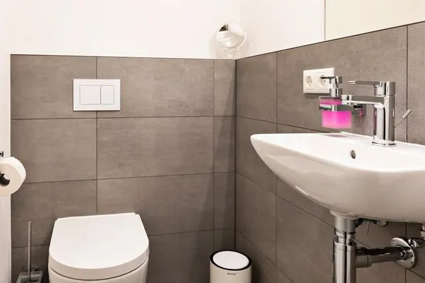 2 x Badezimmer mit Dusche  FeWo Dünenheide 3.3 in PRORA - 7.33