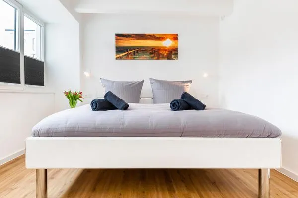 Schlafzimmer 2: Doppelbett (180x200), TV  FeWo Dünenheide 3.4 in PRORA - 7.34