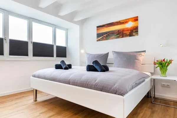 Schlafzimmer 2: Doppelbett (180x200), TV  FeWo Dünenheide 3.4 in PRORA - 7.34