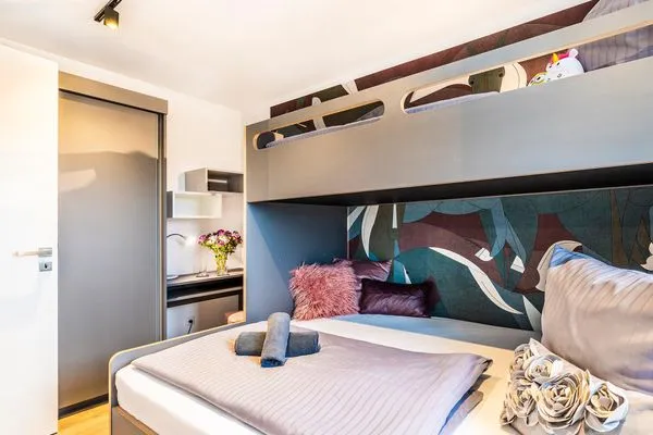 Schlafzimmer 2: Etagenbett (160/90 x 200), Kleiderschrank, Schreibtisch  FeWo Hideaway in PRORA - 2.45