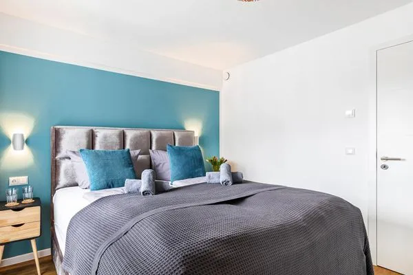 Schlafzimmer 1: Doppelbett (180x200), TV  FeWo Baltic Sunset in PRORA - 3.34