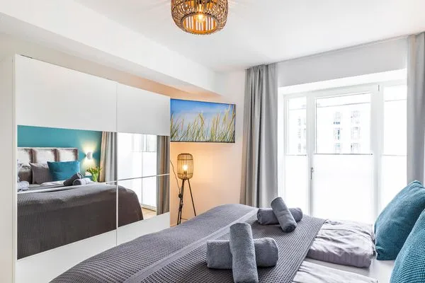 Schlafzimmer 1: Doppelbett (180x200), TV  FeWo Baltic Sunset in PRORA - 3.34