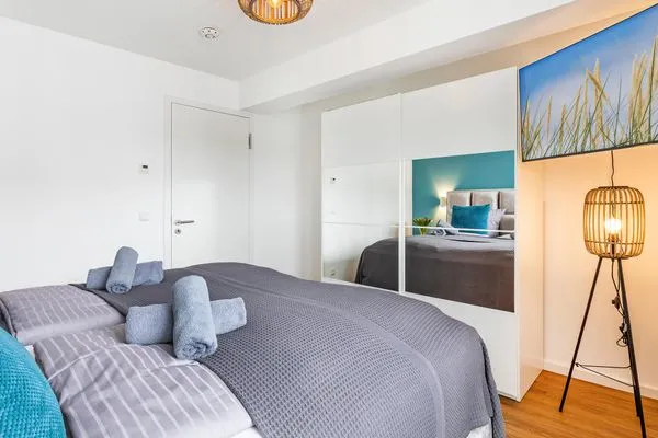 Schlafzimmer 1: Doppelbett (180x200), TV  FeWo Baltic Sunset in PRORA - 3.34