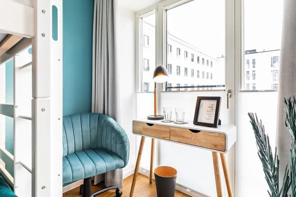 Schlafzimmer 2: Etagenbett (140x200) / (90x200), TV  FeWo Baltic Sunset in PRORA - 3.34