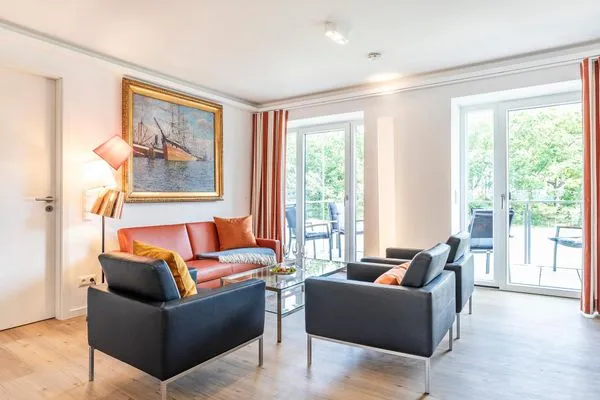 Wohnzimmer: Sitzgruppe mit Couchtisch, LED-Flachfernseher, WLAN, Kabel  FeWo Seeadler in PRORA - 2.11