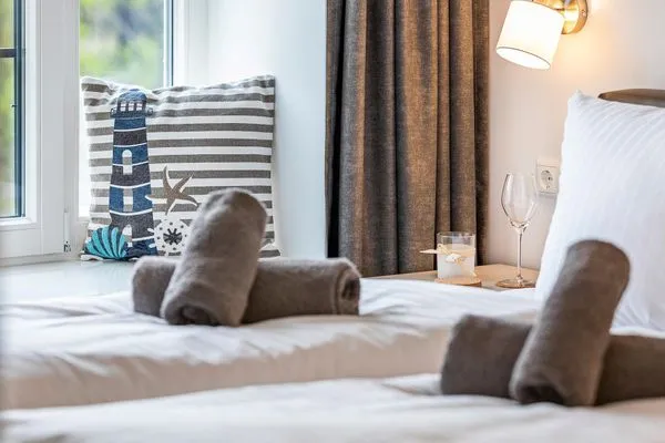 Schlafzimmer 1: Doppelbett (180x200), TV, Kleiderschrank  FeWo Küstenliebe in PRORA - 2.21