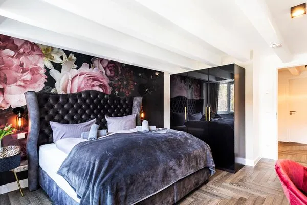 Schlafzimmer 2: (Landseite) Doppelbett (180x200), TV  FeWo Ambiente Deluxe in PRORA - 3.21