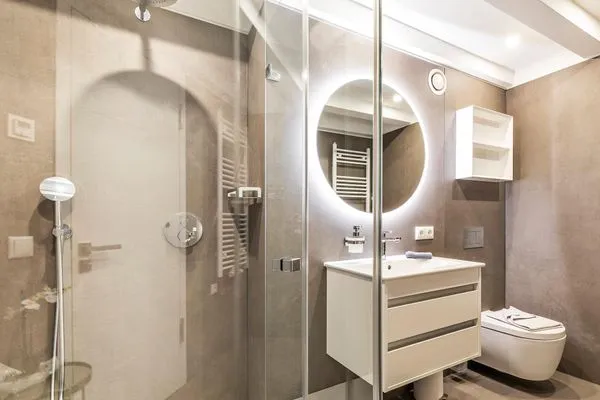 Badezimmer 2: Dusche, WC  FeWo Ambiente Deluxe in PRORA - 3.21