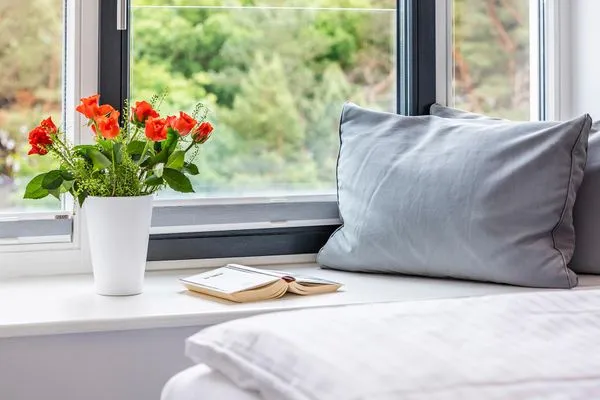 Schlafzimmer 1: Doppelbett (180 x 200), TV, Kleiderschrank, Plissees  FeWo Dünenwald in PRORA - 6.44