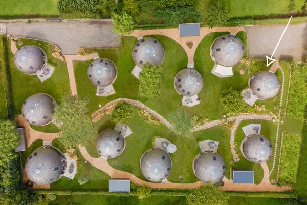 Ferienhaus Kugelhaus Südkugel am Tollensesee - Entdecken Sie die Anlage aus Vogelperspektive!  Kugelhaus Südkugel