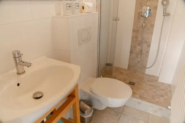 Einliegerwohnung Badezimmer EG  Alte Wache Komplett