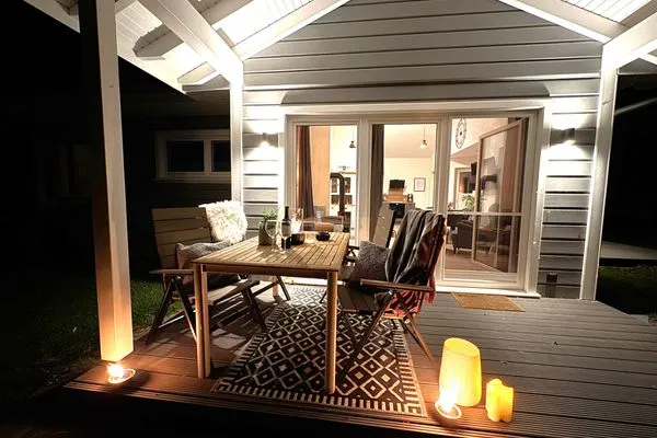 Gemütliche, ruhige Terrasse am Abend  Fördezauber