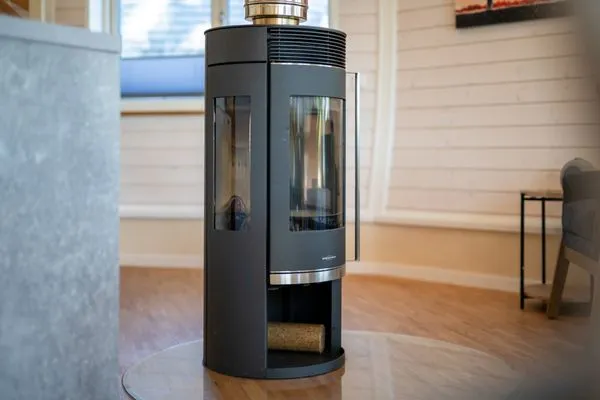 Ferienhaus Selene - Kugelhaus am Tollensesee - Kamin im Wohnbereich  Selene