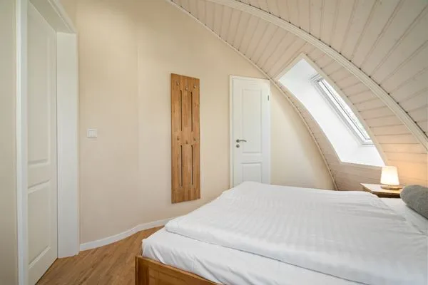 Ferienhaus Selene - Kugelhaus am Tollensesee - komfortabler Schlafbereich  Selene