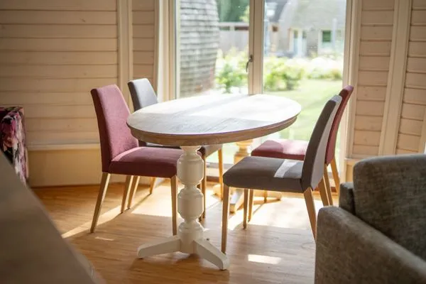 Ferienhaus Kia - Kugelhaus am Tollensesee - Esstisch mit Ausblick  Kia