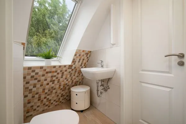 Ferienhaus Kia - Kugelhaus am Tollensesee - oberes Tageslichtbad  Kia