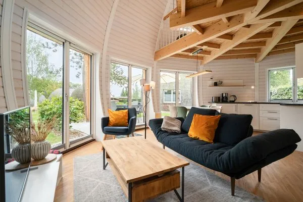 Ferienhaus Kirana - Kugelhaus am Tollensesee - moderne stilvolle Einrichtung  Kirana