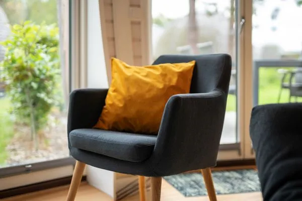 Ferienhaus Kirana - Kugelhaus am Tollensesee - moderne Möbel  Kirana