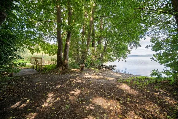 Ferienhaus Kirana - Kugelhaus am Tollensesee - fußläufig von der nächsten Badetelle entfernt  Kirana