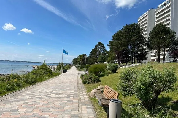 Entspannen Sie sich am Strand entlang dieser charmanten Promenade.  Haus Schiffchen