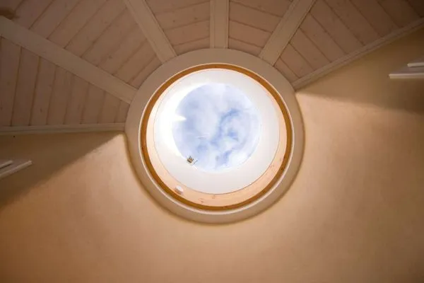 Kugelhaus Chiara am Tollensesee Penzlin – Rundes Dachfenster für einen freien Blick in den Himmel  Chiara