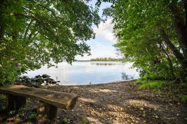 Kugelhaus Chiara am Tollensesee Penzlin – Naturidylle pur: Ruhige Badestelle direkt am Seeufer  Chiara