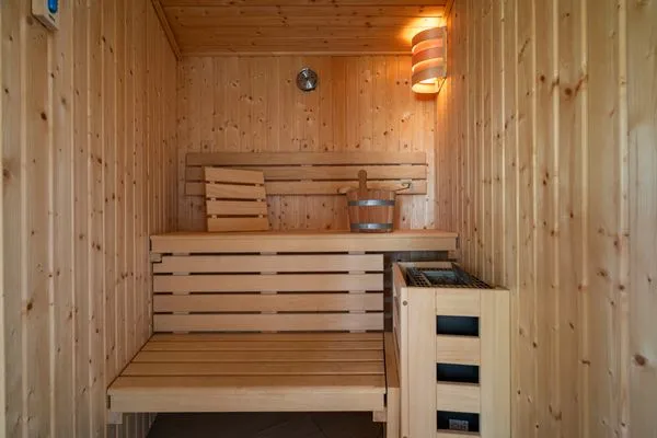 Kugelhaus Chiara am Tollensesee Penzlin – Private Sauna für entspannte Wohlfühlmomente in natürlicher Holzoptik  Chiara