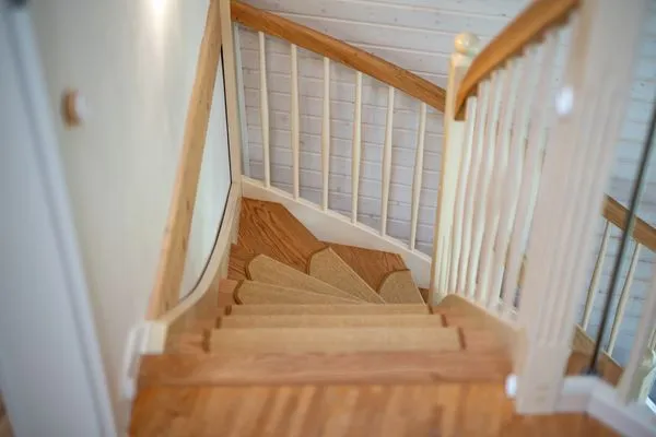 Ferienhaus Phoebe - Kugelhaus am Tollensesee - Treppe zum Obergeschoss  Phoebe