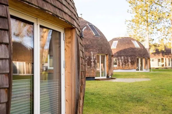 Ferienhaus Phoebe - Kugelhaus am Tollensesee - Kugelhäuser auf einem geschlossenen Gelände  Phoebe