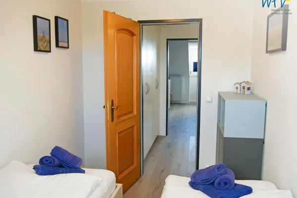 Schlafzimmer 2 Kommode Ferienhaus Greune-Stee 87 Ferienwohnung Uttiet bi de Düün