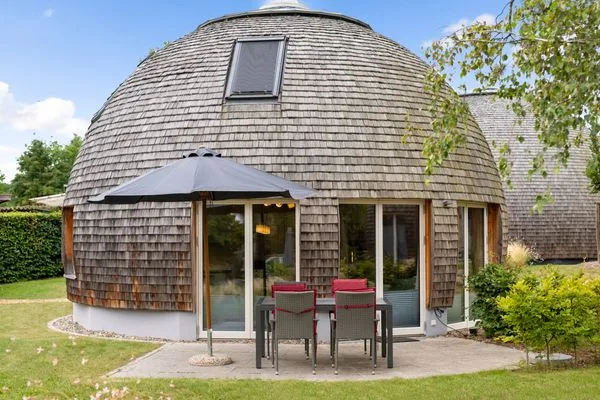 Ferienhaus Nordlichter - Kugelhaus am Tollensesee - Terrasse direkt am Haus  Nordlichter