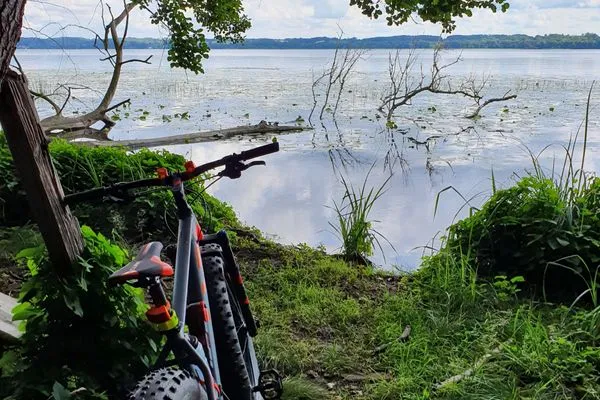 Ferienhaus Nordlichter - Kugelhaus am Tollensesee - direkte Nähe zum See  Nordlichter