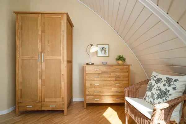 Ferienhaus Solveig - Kugelhaus am Tollensesee - Schrank mit viel Staufläche  Solveig