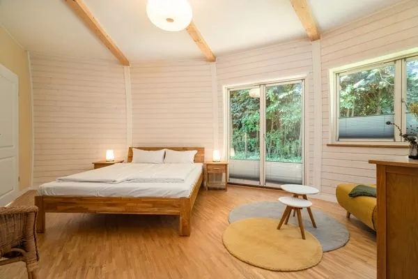 Ferienhaus Solveig - Kugelhaus am Tollensesee - großes Schlafzimmer im Erdgeschoss  Solveig