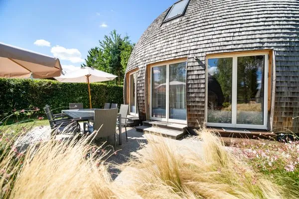 Ferienhaus Solveig - Kugelhaus am Tollensesee - große Terrasse im Grünen  Solveig