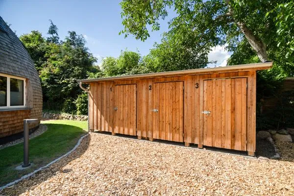 Ferienhaus Solveig - Kugelhaus am Tollensesee - Fahrradschuppen direkt hinter dem Haus  Solveig