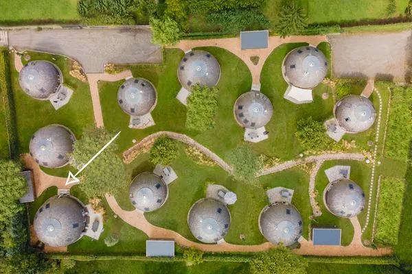 Ferienhaus Solveig - Kugelhaus am Tollensesee - Gelände aus der Vogelperspektive  Solveig