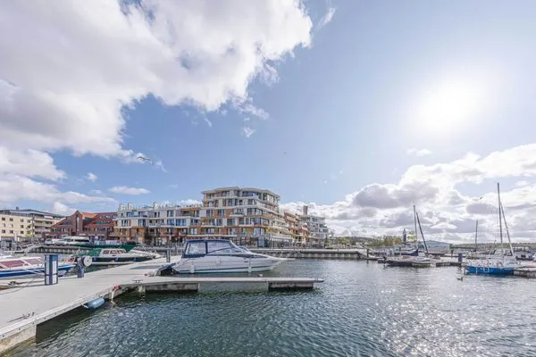 ChatGPT:  Ferienwohnung Sieglinde Hafenresidenz Waren (Müritz) – Exklusive Lage direkt am Yachthafen  Sieglinde