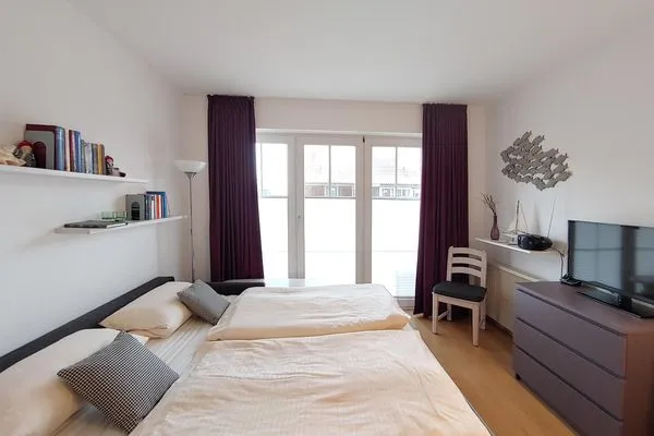 Wohnzimmer mit Schlafcouch in der Ferienwohnung Auszeit am Meer in Wittdün auf Amrum Haus *Südspitze 17* Ferienwohnung *Auszeit am Meer*