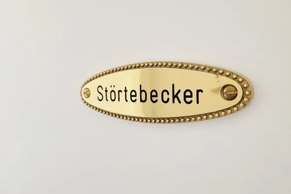 Willkommen bei Momentic im "Störtebeker"-Appartement  Gemütliche Ferienwohnung mit Meerblick und Terrasse - Nur 50 Meter zum Strand inkl. Parkplatz und Fahrradunterstellplatz