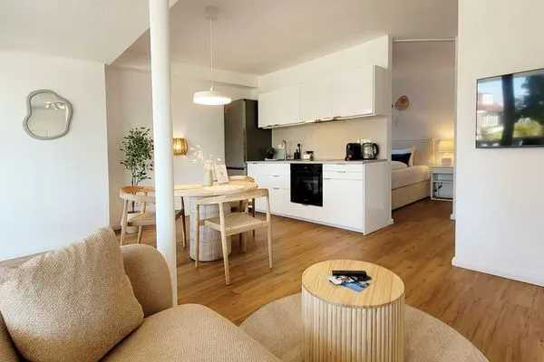 Modernes Appartement mit Momentic-Service für 2 Personen  Gemütliche Ferienwohnung mit Meerblick und Terrasse - Nur 50 Meter zum Strand inkl. Parkplatz und Fahrradunterstellplatz