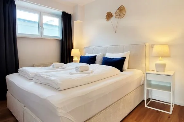 Hochwertiges Bockspring-Doppelbett 180x200 cm  Gemütliche Ferienwohnung mit Meerblick und Terrasse - Nur 50 Meter zum Strand inkl. Parkplatz und Fahrradunterstellplatz