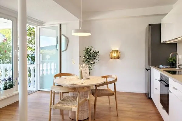 Charmantes Appartement in Sierksdorf mit moderner Küche  Gemütliche Ferienwohnung mit Meerblick und Terrasse - Nur 50 Meter zum Strand inkl. Parkplatz und Fahrradunterstellplatz