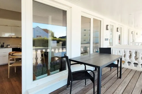 Terrasse mit Meerblick - Nur 50 Meter bis zum Strand  Gemütliche Ferienwohnung mit Meerblick und Terrasse - Nur 50 Meter zum Strand inkl. Parkplatz und Fahrradunterstellplatz